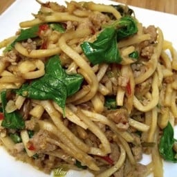 ข้าวกะเพราหน่อไม้สด