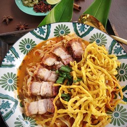 ข้าวซอยหมูกรอบ