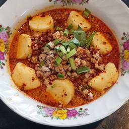 ก๋วยเตี๋ยวต้มยำหมูสับเต้าหู้ไข่แซ่บ