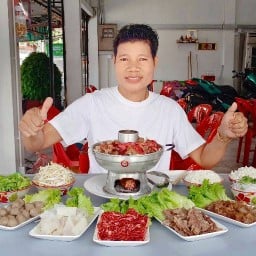 ก๋วยเตี๋ยวเนื้อนายเพ็ชร วัดดงมูลเหล็ก เพชรเกษม 118 ก๋วยเตี๋ยวนายเพ็ชรไม่มีสาขา