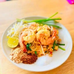 หมูสามชั้นทอดน้ำปลาเต็มอิ่มติดใจ(ผัดไทยกุ้งสด,ข้าวหมูหมักกระเทียมหมูนุ่ม,ข้าวกระเพราหมูสามชั้นทอด)