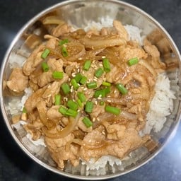 ข้าว หมูผัดซอสเทอริยากิ