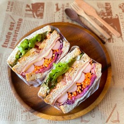 แซนวิช ไส้กรอก+ชีส