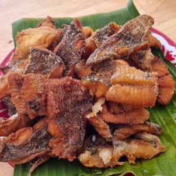 ข้าวนุ่มเด่นห้า (โฮงหนมเส้นน้ำย้อย)