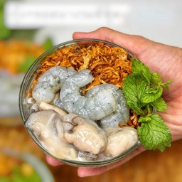 กุ้งสดนางรมสด ราดซีฟู้ด