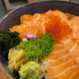 ข้าวหน้าปลาแซลมอน.