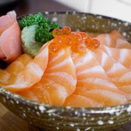 ข้าวหน้าแซลมอนมินิ.