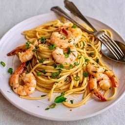 สปาเก็ตตี้ กุ้งผัดกระเทียมเนยสดพริกแห้ง