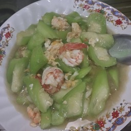 ผัดบวบใส่ไข่ใส่กุ้ง