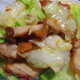 ผัดกะหล่ำหมูกรอบ   ราดข้าว