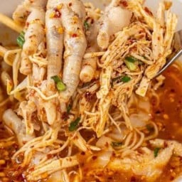 ข้าวมันไก่ หมูแดง ขาหมู ก๋วยเตี๋ยวไก่ รัชดาภิเษก 7 (ชานเมือง 16)