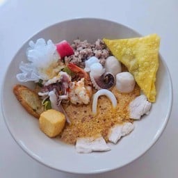 ร้านเจ๊ธันลูกชิ้นทอด น้ำจิ้มสูตรเด็ด