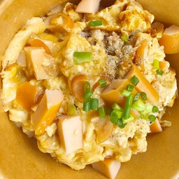 ข้าวไข่ข้นไส้กรอกกรอบ