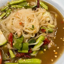 ส้มตำ ยำ แซ่บ