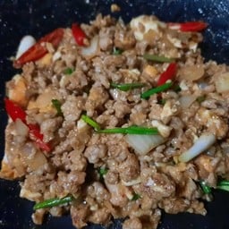 ข้าวราดหมูสับผัดไข่เค็ม