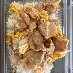 ข้าวหมูไข่คั่ว