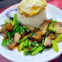 คะน้าหมูกรอบ