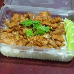 ข้าวหมูทอดกระเทียมพริกไทย