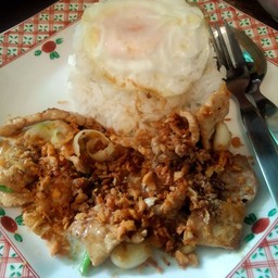 ข้าวหมูกระเทียม