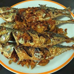 ปลาทอดขมิ้นราดข้าว