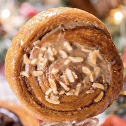 ครัวซองโรลมอคค่าอัลมอล หวานหอม