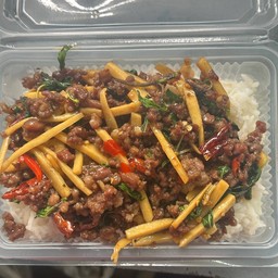 กระเพราเนื้อสับใส่หน่อไม้