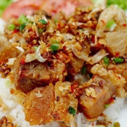 หมูสามชั้นผัดพริกเกลือราดข้าว