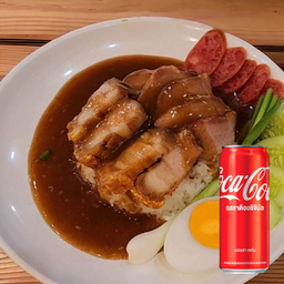 [อร่อยซ่ากับโค้ก] ข้าวหมูแดง+หมูกรอบ. +  โค้ก ออริจินัล (กระป๋อง)