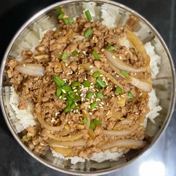 ข้าว หมูสับผัดซอสเทอริยากิ