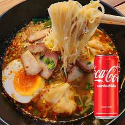 [อร่อยซ่ากับโค้ก] บะหมี่เกี๊ยวหมูแดง X ต้มยำพ่นไฟ +  โค้ก ออริจินัล (กระป๋อง)