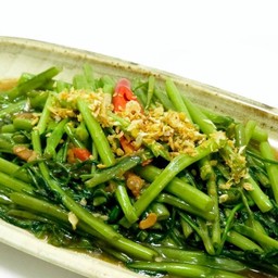 ผัดผักบุ้งไฟแดง Pad Pak Beung Fai Dang