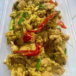 ราดข้าวหมึกผัดผงกะหรี่