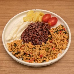 กะเพราไก่กับข้าวหอมมันปู