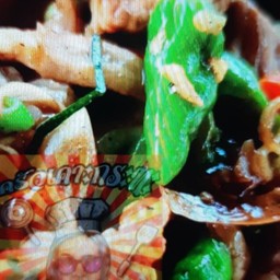 ผัดตะไคร้ลูกโดดราดข้าว