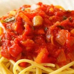 สปาเก็ตตี้ผัดซอสมะเขือเทศ