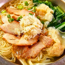 บะหมี่เกี๊ยวปูหมูแดง