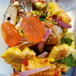 ยำปูม้าไข่แดงเค็มข้าวโพด