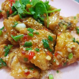 ปลาทอดสามรสราดข้าว