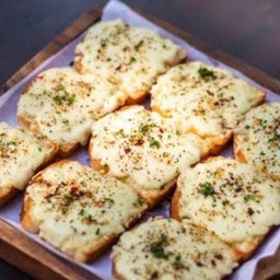 ปังกระเทียมอบชีส