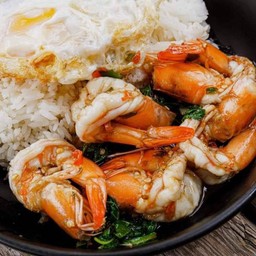 ข้าวกะเพรากุ้ง