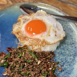 กระเพราไข่เป็ดดาว