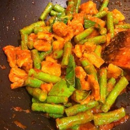 ข้าวผัดพริกแกงรวมมิตร