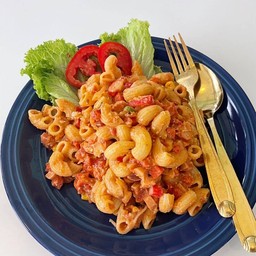 มักกะโรนี ผัดซอสมะเขือเทศ(หมูสับ/ไก่)