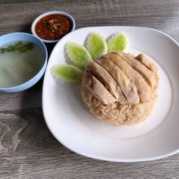 ขาหมูลูกแก ข้าวมันไก่ หน้าโรงแรมเกษมสุข บ้านโป่ง ถนนแสงชูโต ตรงข้าม Pizza Hut
