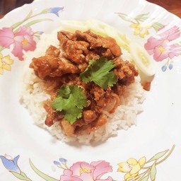 ข้าวมันผัดพริกแกงหมู