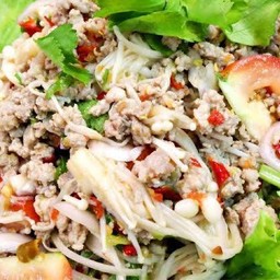 ยำเห็ดเข็มทองใส่หมูสับ