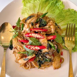 สปาเกตตีผัดขี้เมา เดินเซ(หมูสับ/ไก่)