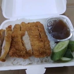 ข้าวไก่กรอบซอสเผ็ดเกาหลี