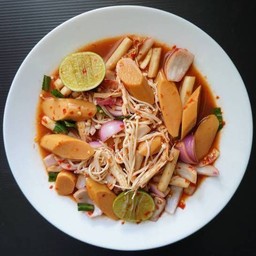 ยำเห็ดเข็มทองไส้กรอกหนังกรอบ