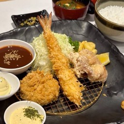 ชุดเซ็ต B (หมูน้อย กุ้ง ไก่) Mixed Fried B Set